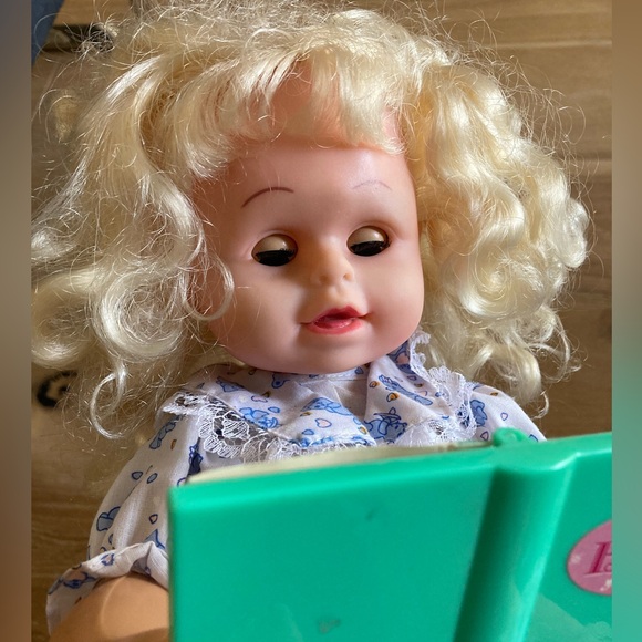 Cute reading doll - Picture 2 of 6